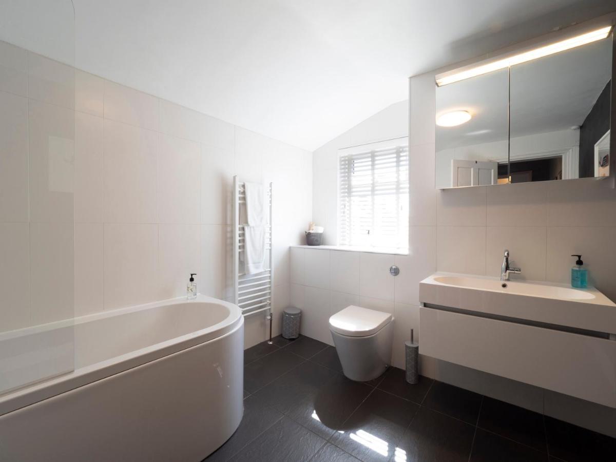 Host & - Herbert Road Holiday home *